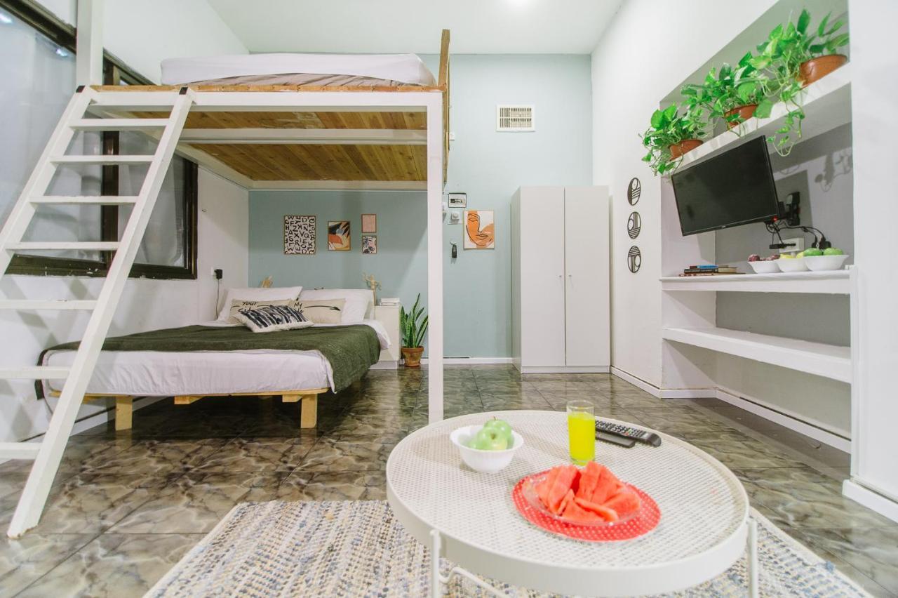 Studios By The Beach Tel Aviv Bagian luar foto